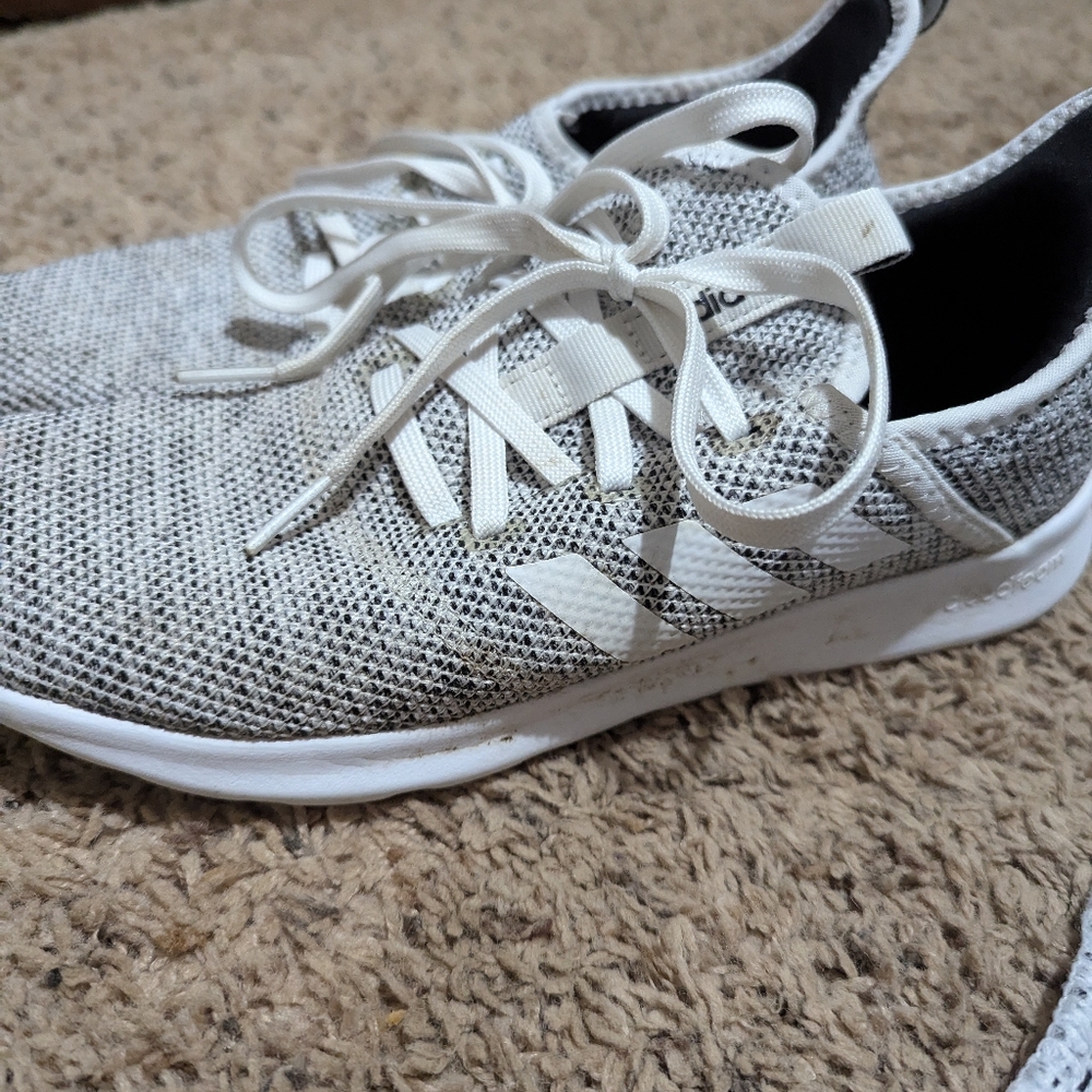 Adidas on cloud white shoes